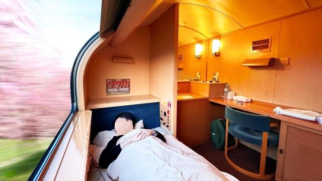 10 Hours on Japan’s First-Class Sleeper Train in Spring | 🇯🇵 Sunrise Express