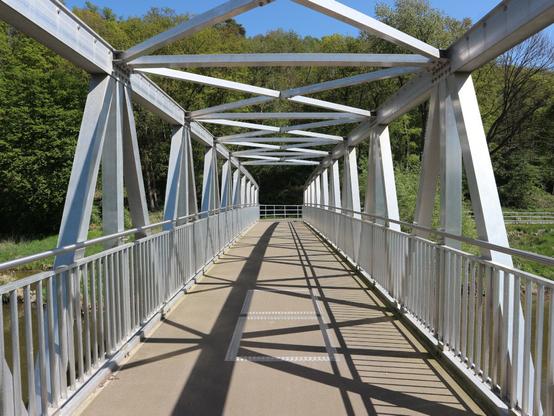 Auf der neuen Radbrücke zwischen Grifte und Wolfershausen
