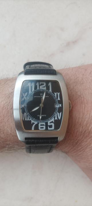 Orologio tonneau