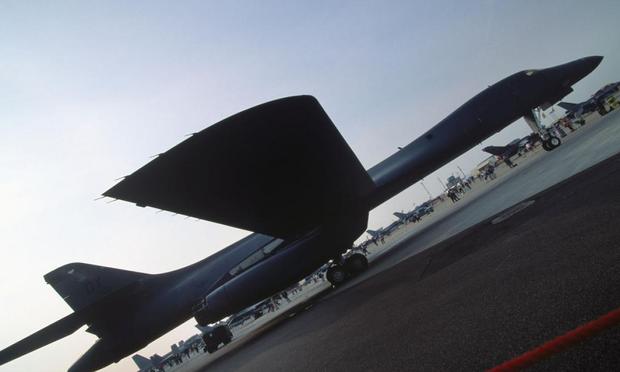 Un B-1B Lancer Rockwell de EEUU, estacionado en la exhibición estática en la Fiesta Aérea de Mildenhall, en una imagen de archivo. (Universal Images Group via Getty)