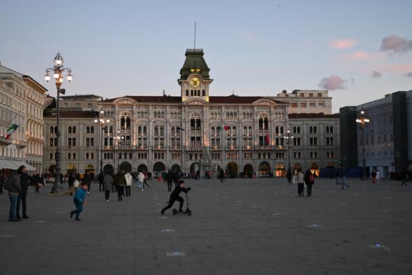 Trieste, Piazza Unità d'Italia. Foto scattata con Nikon Z50 e Nikkor Z 28mm f/2.8