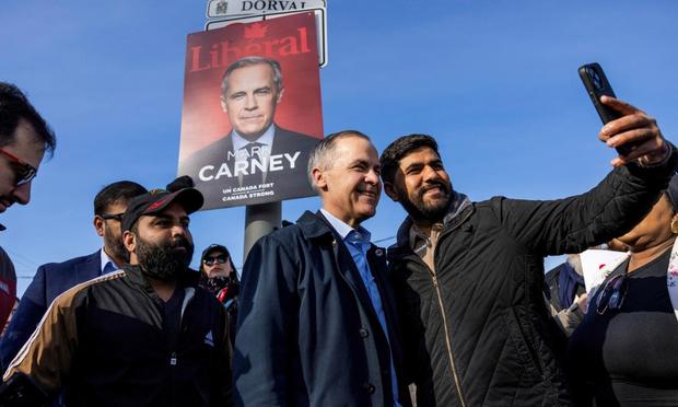 El primer ministro de Canadá, Mark Carney, haciendo campaña en Dorval (Quebec), el 18 de abril de 2025. (Carlos Osorio / Reuters)