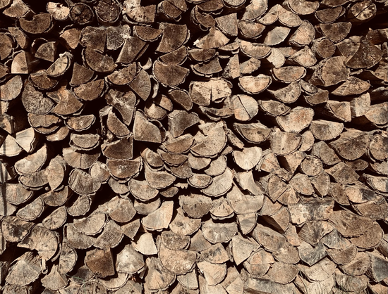 Ein Stapel Holzscheite