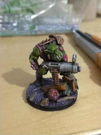 Ork wielding a grimy looking machine gun.
