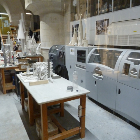 Large 3D printers used to create models of sections of the Sagrada Familia.