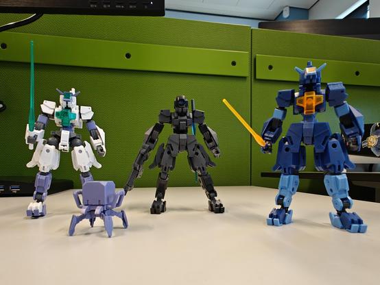 3 modelkits from Bandai, the 30 minute missions forestieri mecha. From left to right, Forestieri 1, Forestieri 2 and Forestieri 3.