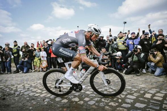 Mathieu Van der Poel - Attaque Paris-Roubaix 2025 - ASO Pauline Ballet