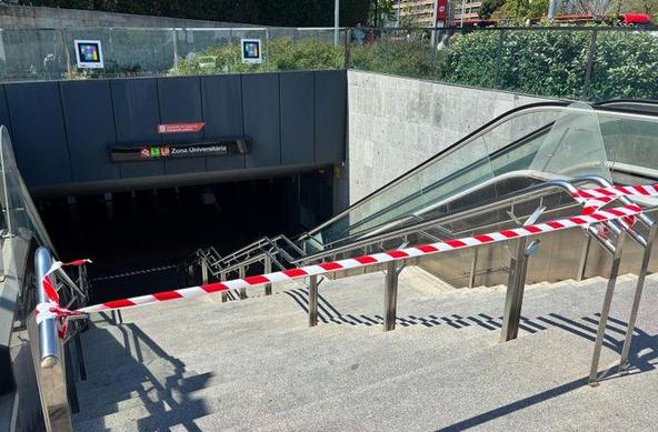 Les autoritats han tancat els accessos al metro de Barcelona a causa de l'avaria elèctrica (3Cat)