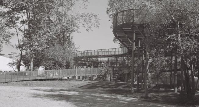 The metal footbridge in the Parque de Infante Dom Pedro in Aveiro