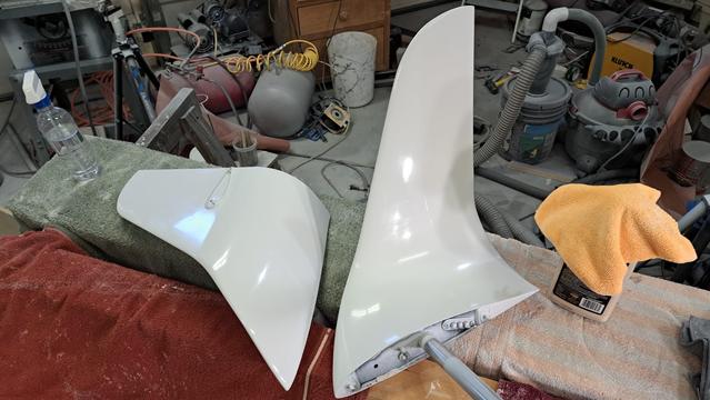 Glider winglets, buffed reasonably well.

They are removeable and feature electrical connections for tip lights.
