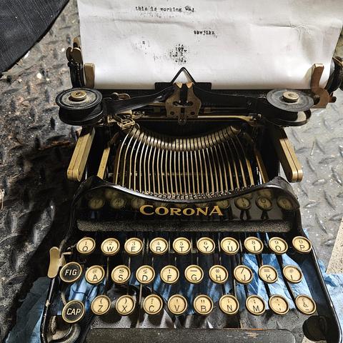 this is a corona typewriter it is black and antique brass colored. it is very petite. I am restoring it starting by a bath of helpful solvent.