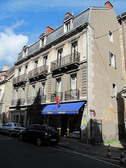 Hôtel de Pourlans à #Dijon (#CôteDOr) Construction XIVe siècle, XVe siècle. Façade sur cour et tourelle d'escalier avec les toitures correspondantes (cad. H 546 à 548, 550) : inscription par arrêté du 22 septem...
Suite 👉 https://monumentum.fr/monument-historique/pa00112321/dijon-hotel-de-pourlans
#Patrimoine #MonumentHistorique
Photo CC-BY-SA 4.0 : François de Dijon
