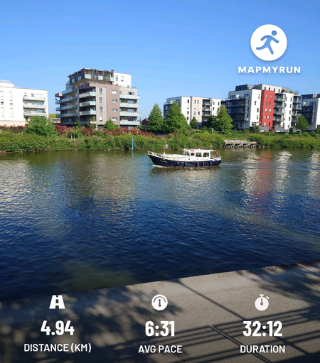 A small boat crossing the river
Residential buildings & trees on the other side
Sunny weather 

Running data
Distance 4.94 km
AVG pace 6:31
Duration 32:12