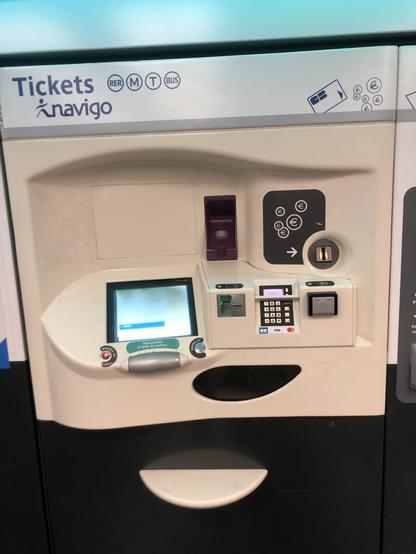 Distributeur de titres de transports parisien RATP