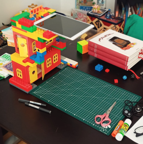 photo d'un setup en lego façon caméra downshooter pour faire des tentatives de film d'animation