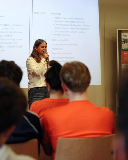 Lilia in action am mic!