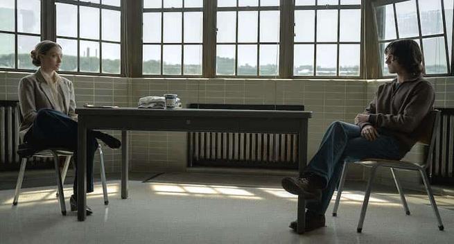 Amanda Seyfried and Tom Holland in The Crowded Room © ed