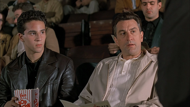 Atores Lillo Brancato e Robert De Niro em seus respectivos papéis na trama.