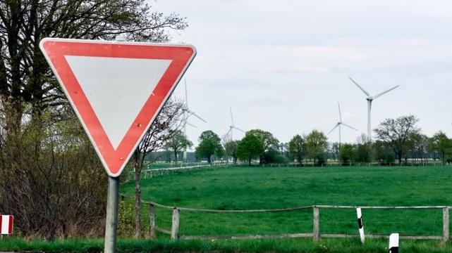 Kaum ein Thema wird derzeit in Lüchow-Dannenberg so kontrovers diskutiert wie die der Bau von Windenergieanlagen – doch was ist an den Argumenten der Gegner dran?