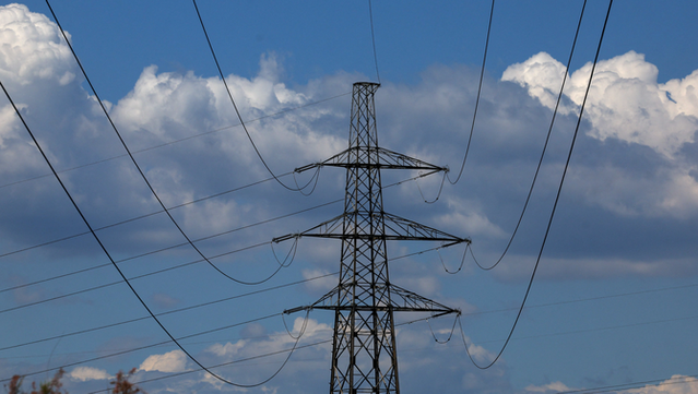 Torre d'electricitat durant l'apagada elèctrica massiva, Barcelona, 28 d'abril del 2025 (Reuters/Albert Gea)