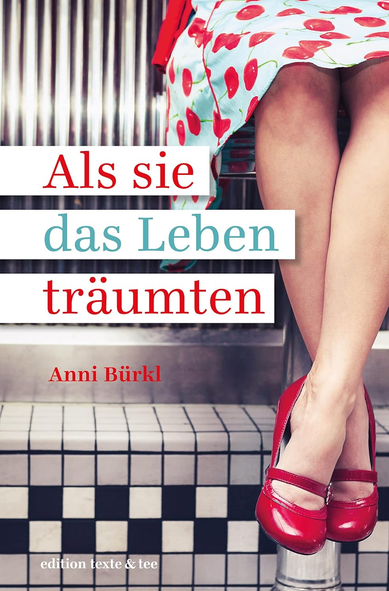 Buchcover mit einer auf Stiegen sitzenden Person in einem Rock