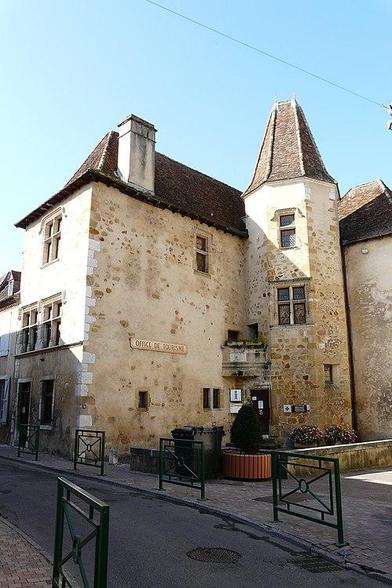 Maison dite de Jeanne d'Albret à #Orthez (#PyrénéesAtlantiques) Cette maison était sans doute celle d'un riche bourgeois de la ville, Jeanne d'Albret ayant occupé le château vicomtal de Moncade. L'immeuble est ...
Suite 👉 https://monumentum.fr/monument-historique/pa00084476/orthez-maison-dite-de-jeanne-dalbret
#Patrimoine #MonumentHistorique
Photo CC-BY-SA 4.0 : JacquesLavignotte
