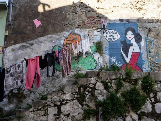 The thing I enjoyed the most in Porto was simply walking around the atmospheric backstreets.