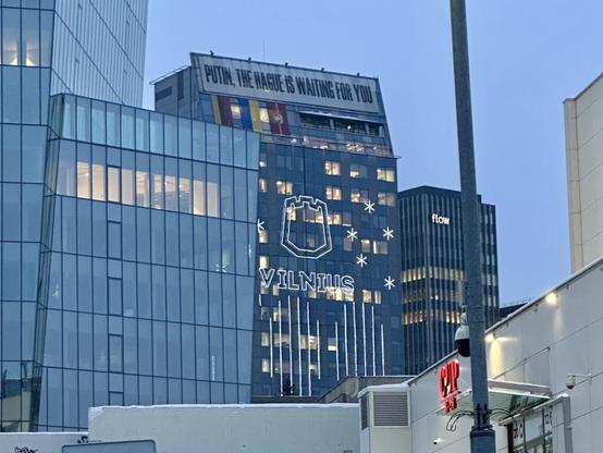 Boodschap aan Vladimir Poetin op het gemeentehuis van de stad Vilnius (eigen foto auteurs, 2024)
