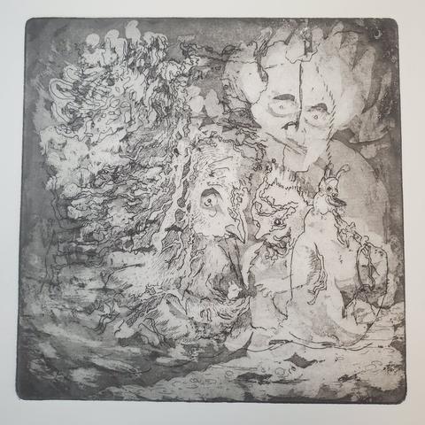 Toujours un type géant qui regarde un oiseau montrer à un personnage humanoïde masqué un tout petit animal dans sa main, qui a l'air de bouder. Maintenant le géant porte du rimmel, et sur son rocher le genre de mini-lapin porte aussi un masque et un bermuda, et ils y a plus d'effets de matière un peu partout, des petits traits et des cailloux, majoritairement.