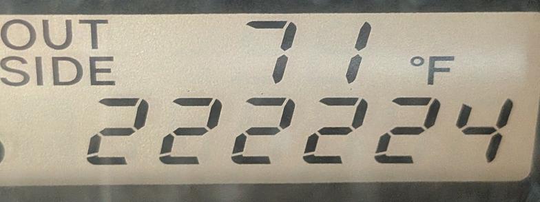 An odometer reading of 222224, and temperature outside is 71 Fahrenheit.