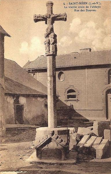 Croix de cimetière dite Croix de l'Abbaye à #SaintMéenleGrand (#IlleEtVilaine) Croix en pierre du XVe siècle reposant sur un soubassement quadrangulaire orné de fleurons. Des fleurons ornent aussi les extrémité...
Suite 👉 https://monumentum.fr/monument-historique/pa00090876/saint-meen-le-grand-croix-de-cimetiere-dite-croix-de-labbaye
#Patrimoine #MonumentHistorique
Photo CC-BY-SA 4.0 : Auteur inconnuUnknown author