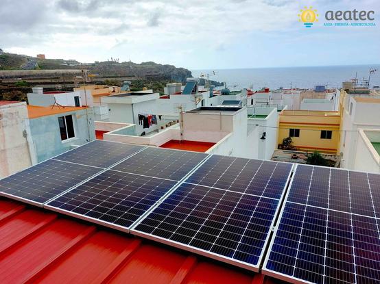 Foto de una instalación fotovoltaica realizada por nuestra cooperativa Aeatec
