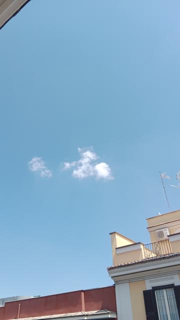 Il cielo azzurro della primavera romana, senza dubbio la meraviglia indiscussa di questa città