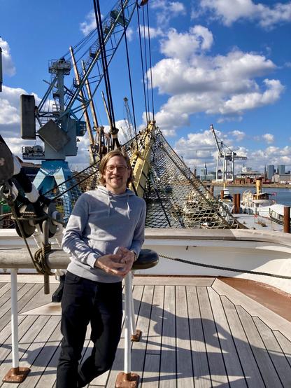 Not the Titanic but still a great view: Me on board the "Peking" - a beautiful ship from the beginning of the 19th century