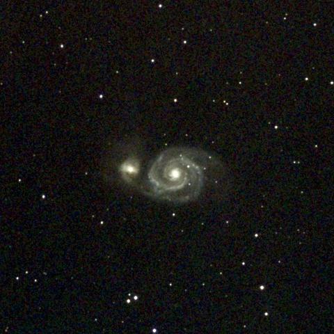 Foto van het Het draaikolkstelsel en NGC 5195, met ook veel sterren te zien