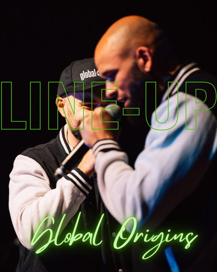 Die beiden Rapper von Global Origins, zwei junge Männer in Collegejacken, mit ihren Mikros
Text: "Lineup: Global Origins"