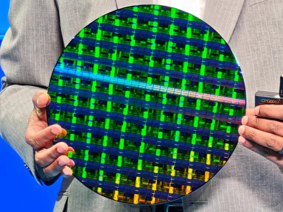 4年間で12.7兆円をつぎ込んだIntel Foundryの次なるステップ - PC Watch