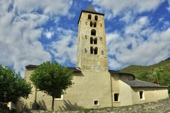 Eglise d'Arquizat à #Miglos (#Ariège) Plan sur trois nefs voûtées en berceau cintré (XIVe siècle) , donnant sur trois absides voûtées en quart de cercle. Celle du milieu, plus profonde, est précédée d'une travé...
Suite 👉 https://monumentum.fr/monument-historique/pa00093825/miglos-eglise-darquizat
#Patrimoine #MonumentHistorique
Photo CC-BY-SA 4.0 : Pierre Goujet