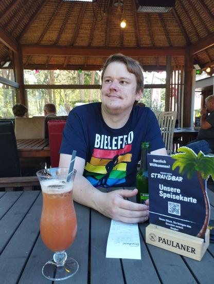 Piet in einer Strandbar.