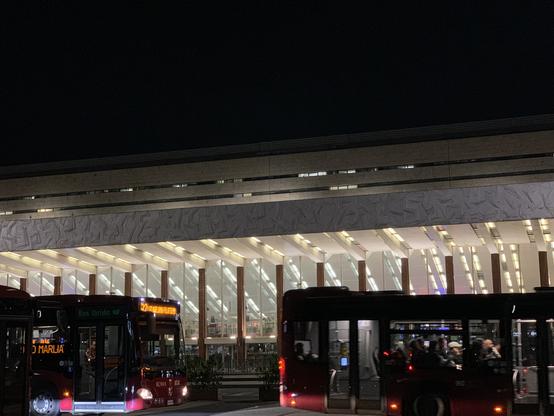 Roma Termini bei Nacht.