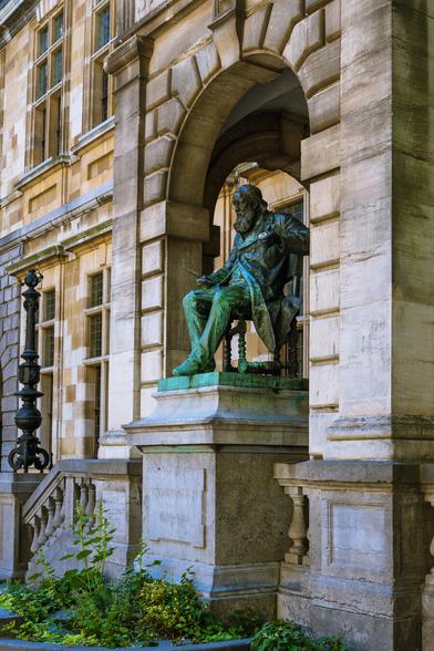 Statue of writer Hendrik Conscience in Antwerp, Belgium with the usual can or bottle placed in his hand
Captured by Komeil Karimi