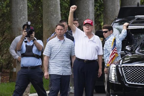 Trump company strikes Qatari golf resort deal in a sign it's not holding back from foreign business