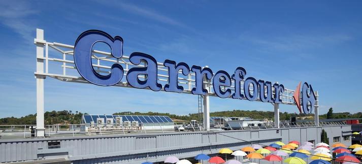 Fachada de un Carrefour / Chris Hellier
