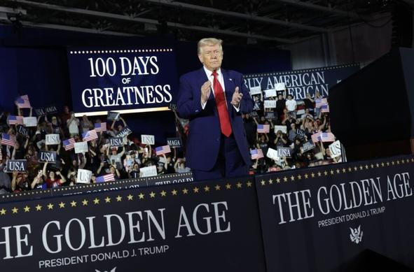 トランプ大統領、パウエル議長批判と関税措置自賛－就任100日で演説 - Bloomberg
