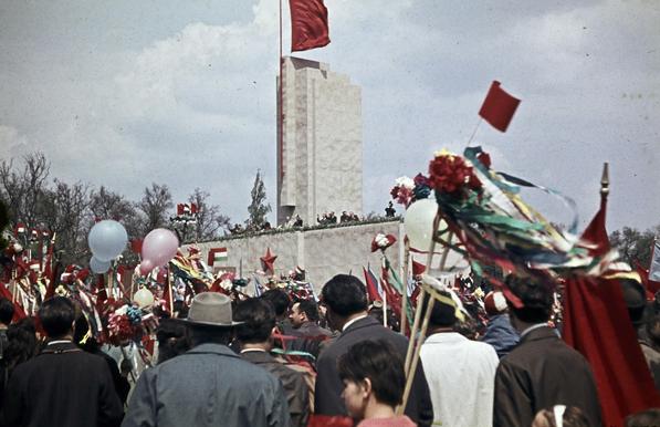 Budapest, 1965. Today's is May Day, always a colourful occasion in Europe, including in Hungary where it is a public holiday.  It coincides with Labour Day and for Hungary, it's accession to the EU in 2004. There is much to celebrate.

Fortepan [22004] / Judit N. Kósa

#fortepan #Budapest #Hungary #MayDay