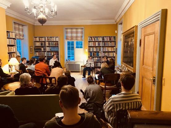 Jonas Frølund (clarinet) and Josefine Dalsgaard (violin) (Josefine Dalsgaard) have a workshop about their instruments, sounds, notation and techniques