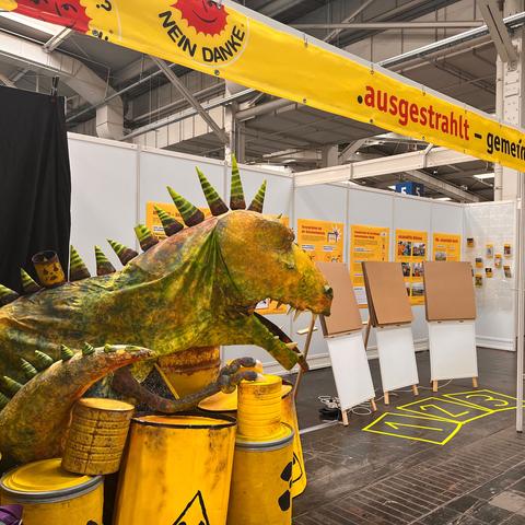Der .ausgestrahlt-Stand beim Kirchentag 2025 in Hannover