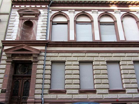 Loge maçonnique à #Strasbourg (#BasRhin) Construction 4e quart XIXe siècle. Façade sur rue ; temple au premier étage (cad. 81 43) : inscription par arrêté du 19 août 1993. Jerschke A. (architecte).
Suite 👉 https://monumentum.fr/monument-historique/pa00125227/strasbourg-loge-maconnique
#Patrimoine #MonumentHistorique
Photo CC-BY-SA 4.0 : Schlosser Saunal