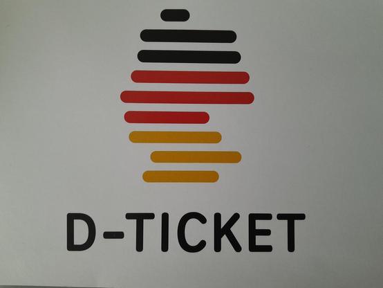 Werbepostkarte D-Ticket mit schwarz-rot-goldenen gestrichelter Deutschlandkarte