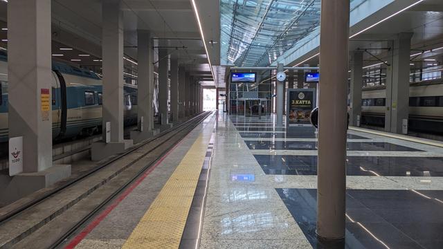 An empty platform in Ankara YHT. On the platform left, there's a Velaro waiting, on the platform right, there's a CAF YHT waiting.